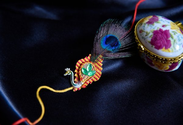 Essential Steps To Making Rakhi At Home